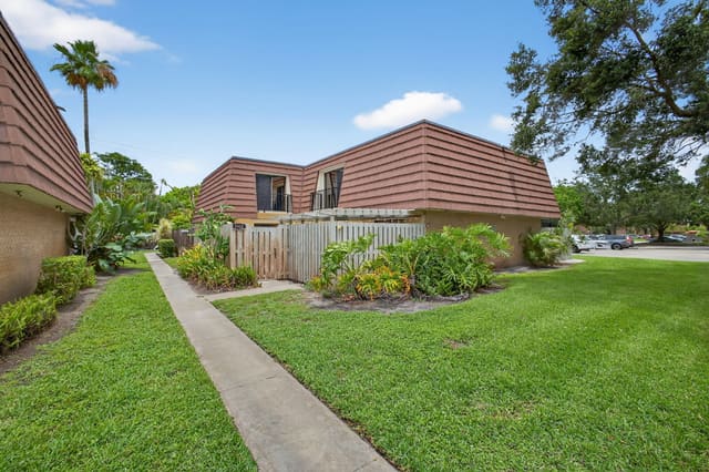 1922 19th Lane, Palm Beach Gardens, FL 33418