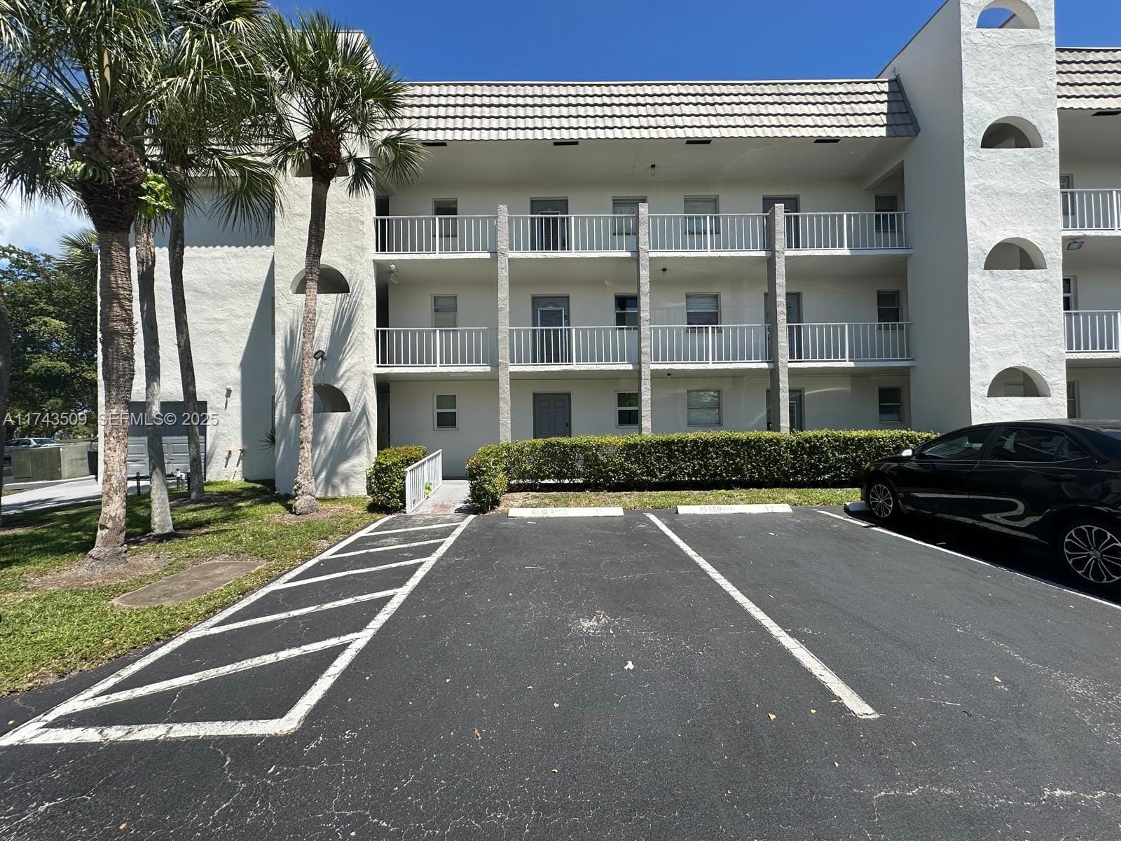 8450 Sunrise Lakes Boulevard 107, Sunrise, FL 33322