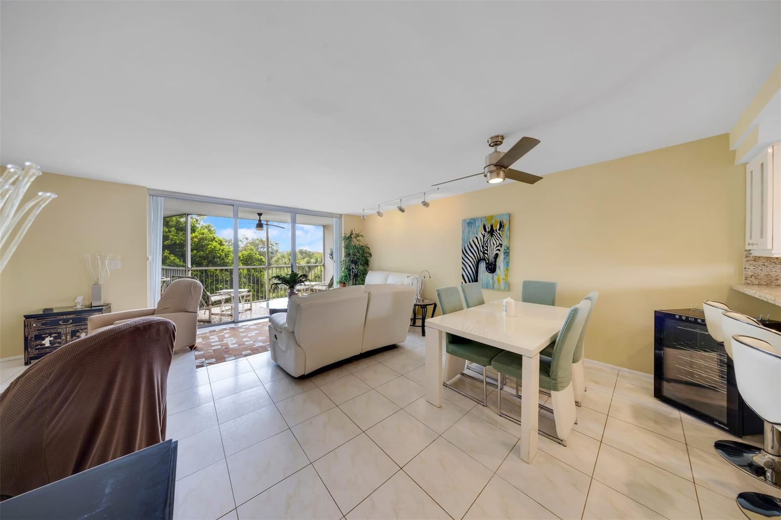 3900 Oaks Clubhouse Drive 405 — photo 4