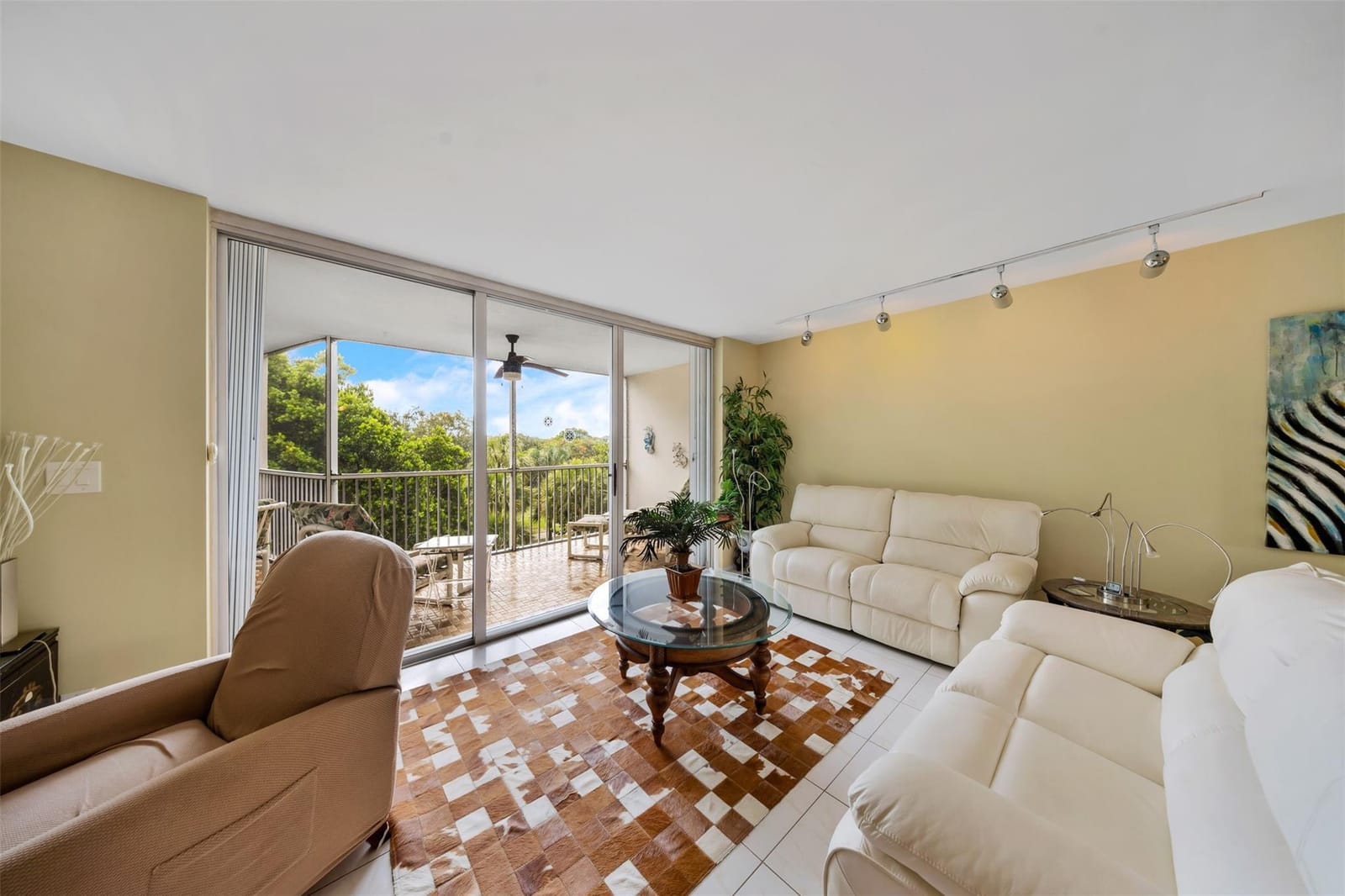 3900 Oaks Clubhouse Drive 405 — photo 5