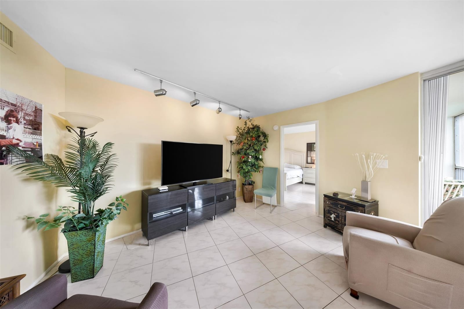 3900 Oaks Clubhouse Drive 405 — photo 8