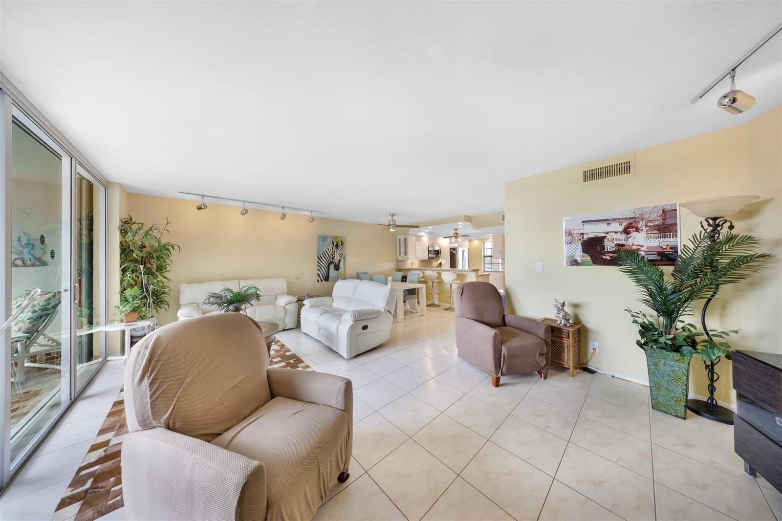 3900 Oaks Clubhouse Drive 405 — photo 9
