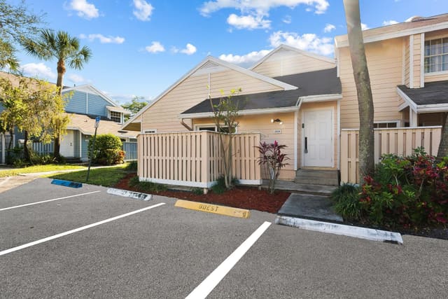 2139 Champions Way 2139, North Lauderdale, FL 33068