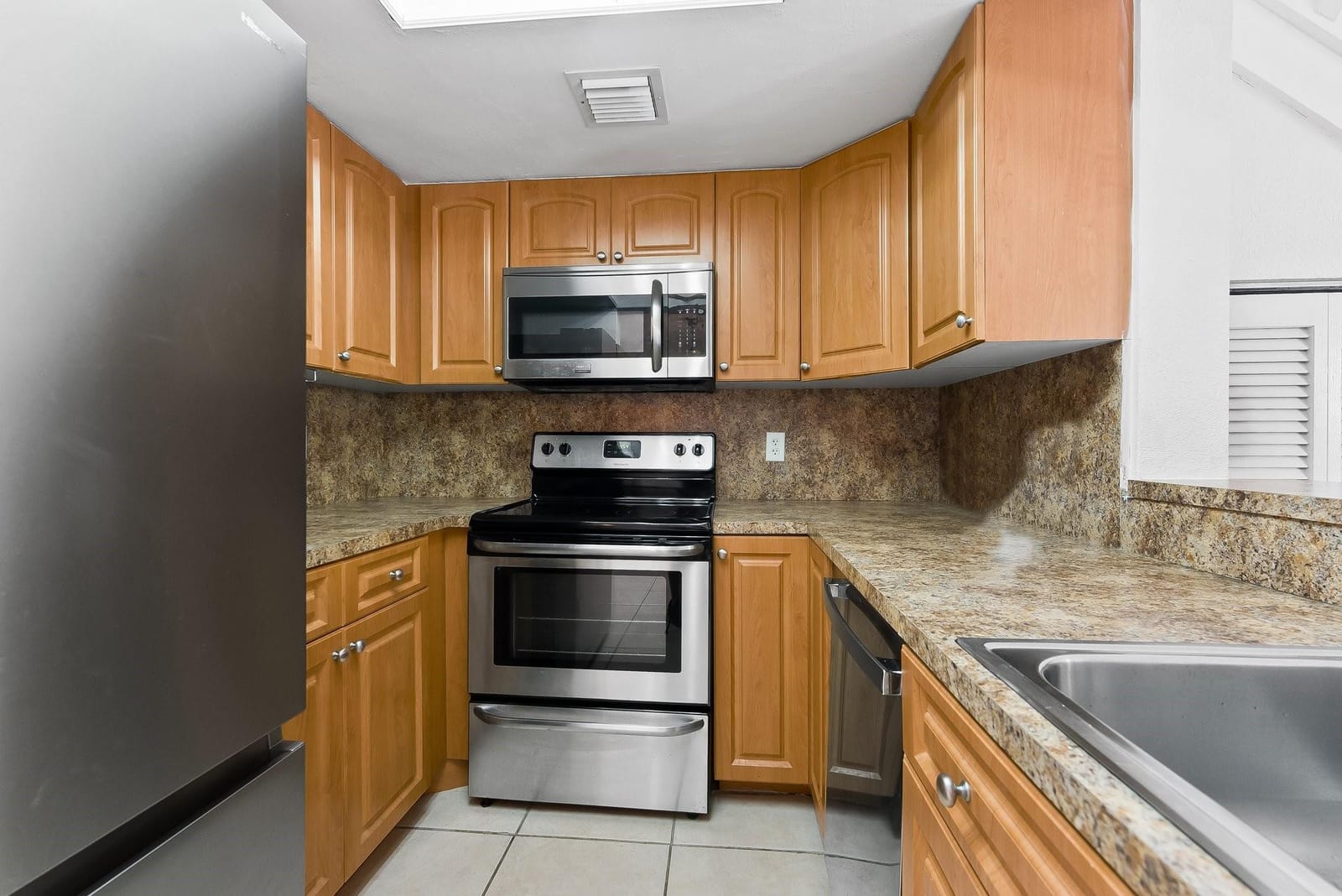 2139 Champions Way 2139, North Lauderdale, FL 33068 photo 3