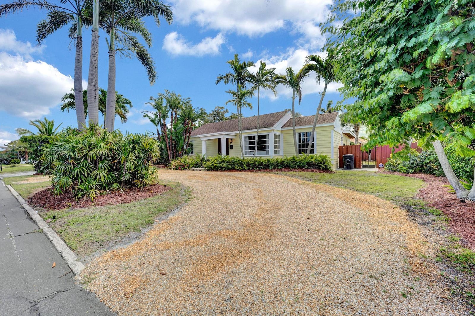 946 Paseo Morella, West Palm Beach, FL 33405