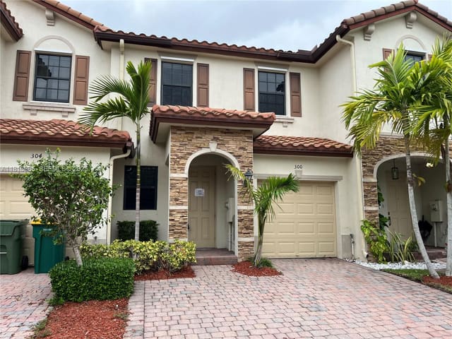 300 SE 37th Terrace, sold in Baywinds Of Galapagos Fir, Homestead, FL