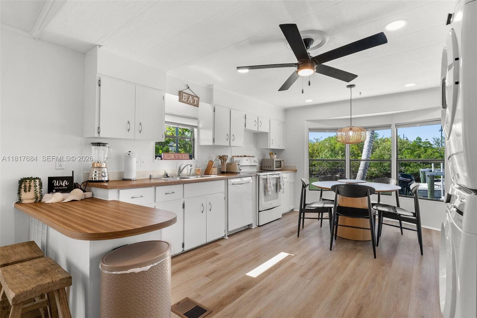 648 E Palm Drive — photo 12