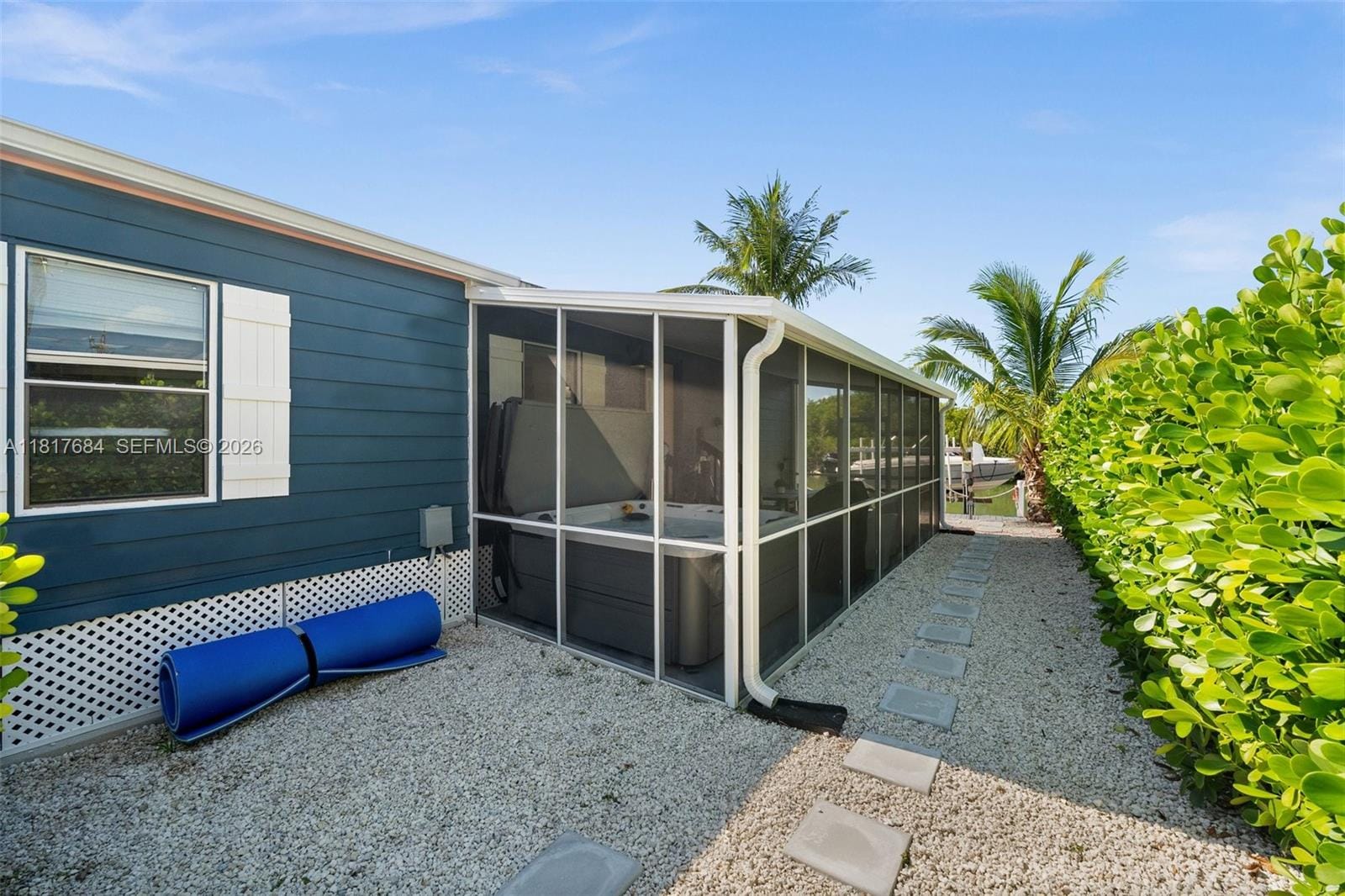 648 E Palm Drive — photo 3