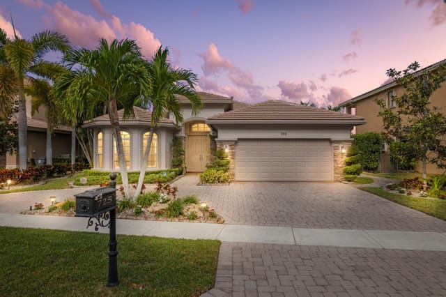 725 Edgebrook Lane, sold in Wellington View, Royal Palm Beach, FL