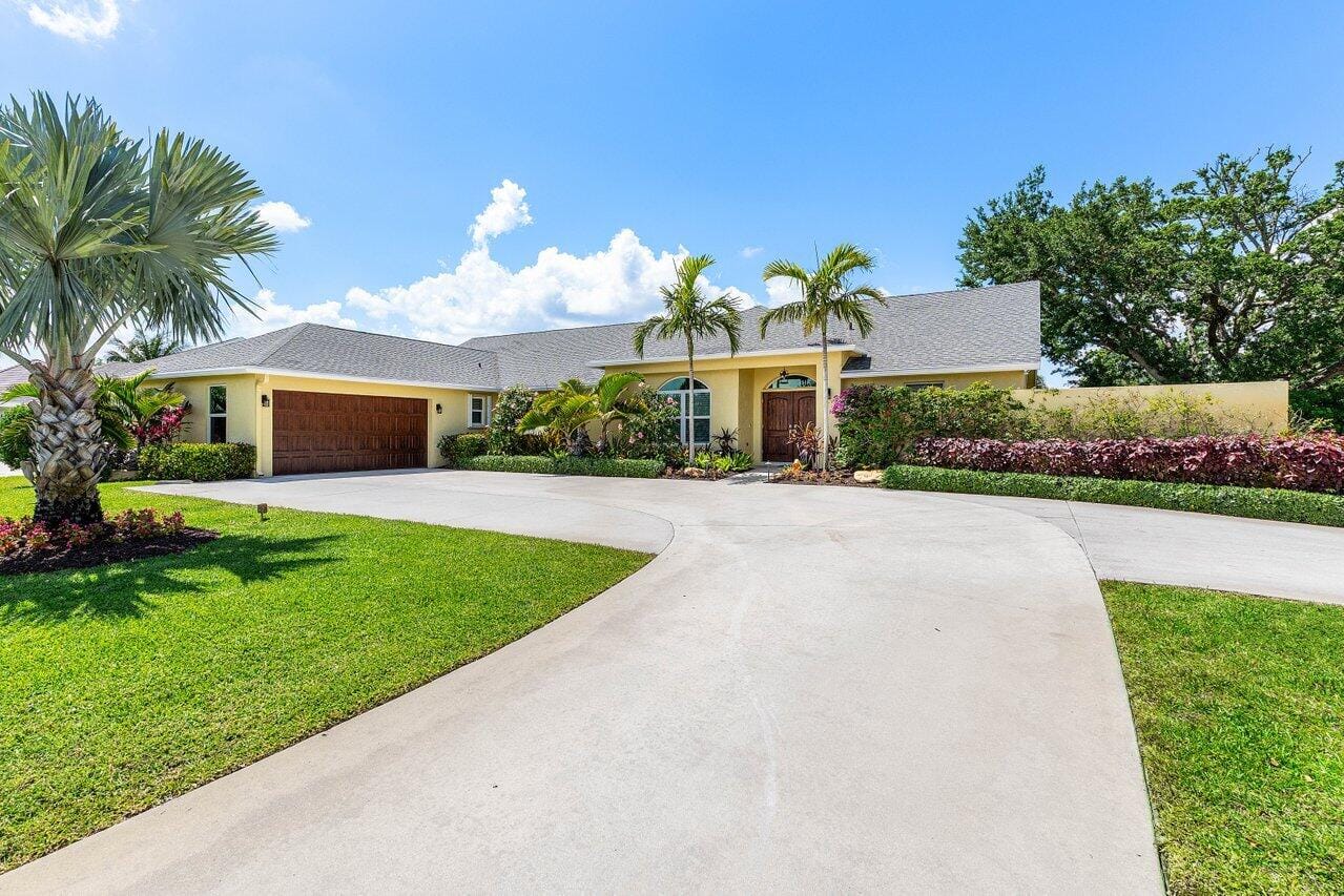 1045 Fairdale Way, Wellington, FL 33414
