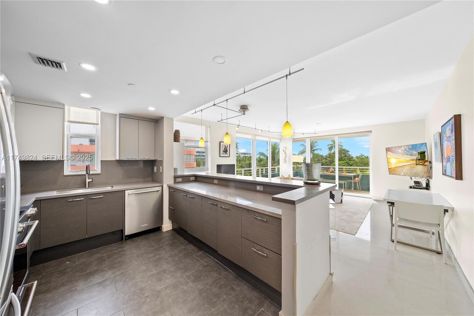 200 Ocean Drive 5D, Miami Beach, FL 33139