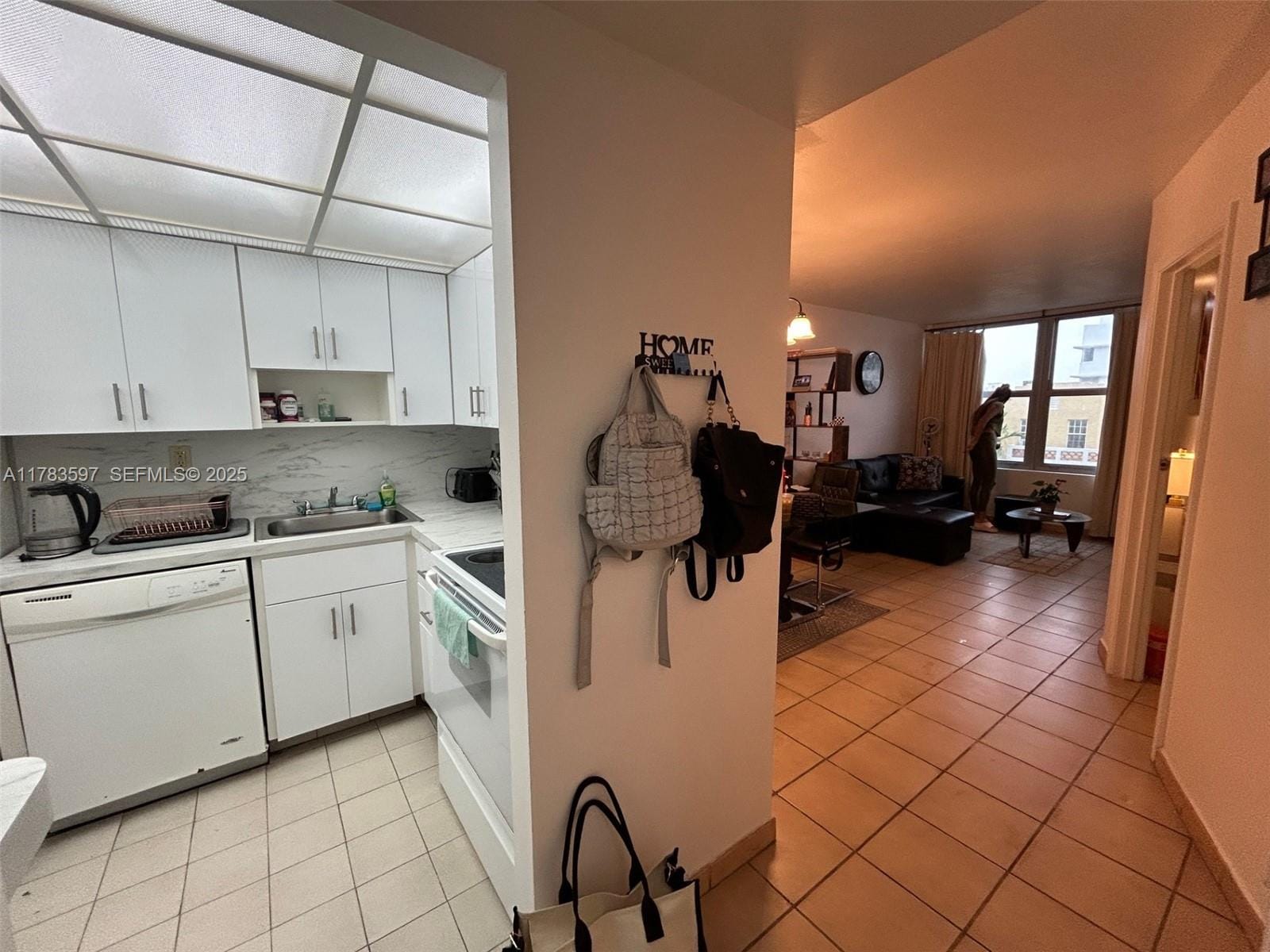 2899 Collins Avenue 410, Miami Beach, FL 33140 photo 12