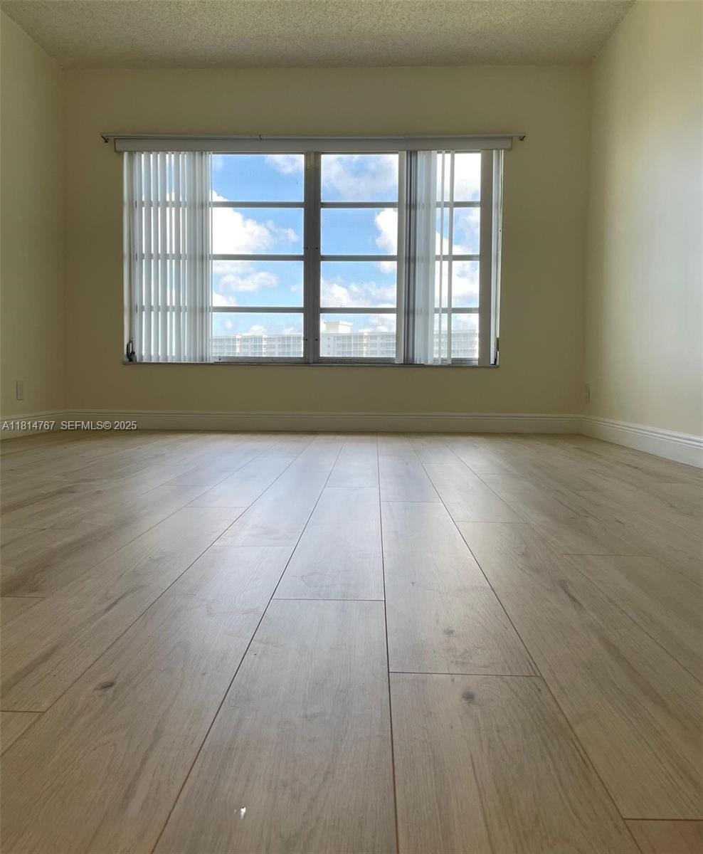 2751 N Palm Aire Drive 504 — photo 2
