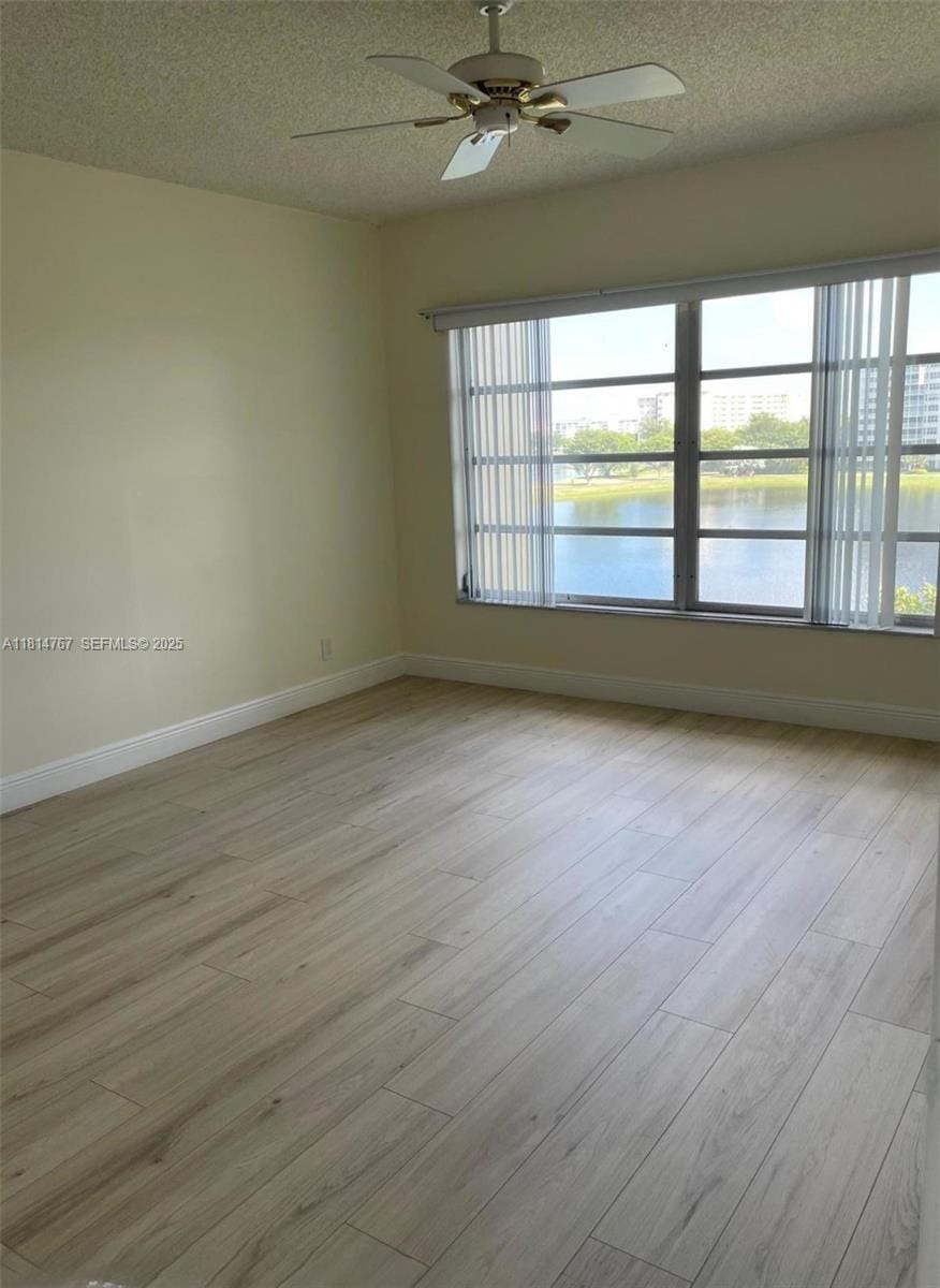 2751 N Palm Aire Drive 504 — photo 3