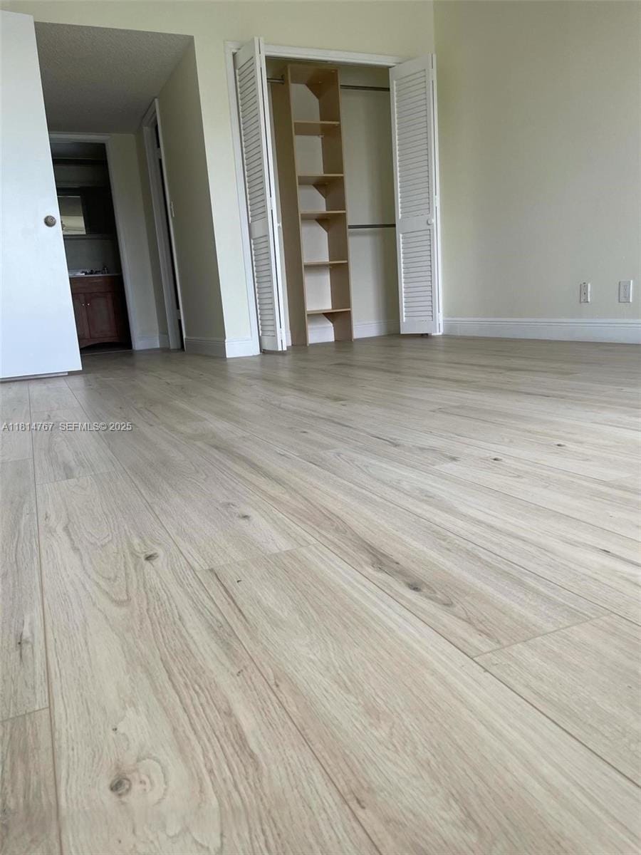 2751 N Palm Aire Drive 504 — photo 4