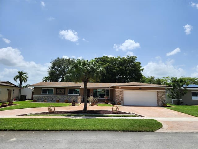 600 NW 93rd Avenue, Pembroke Pines, FL 33024