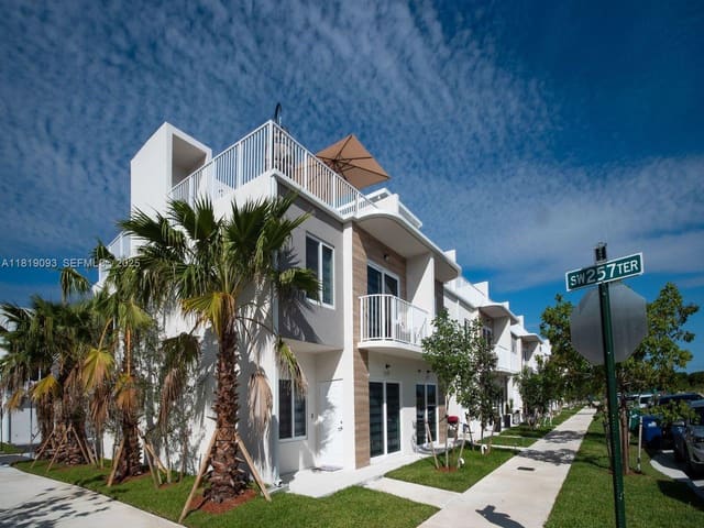 25718 SW 143rd Path, sold in Paradise One, Homestead, FL