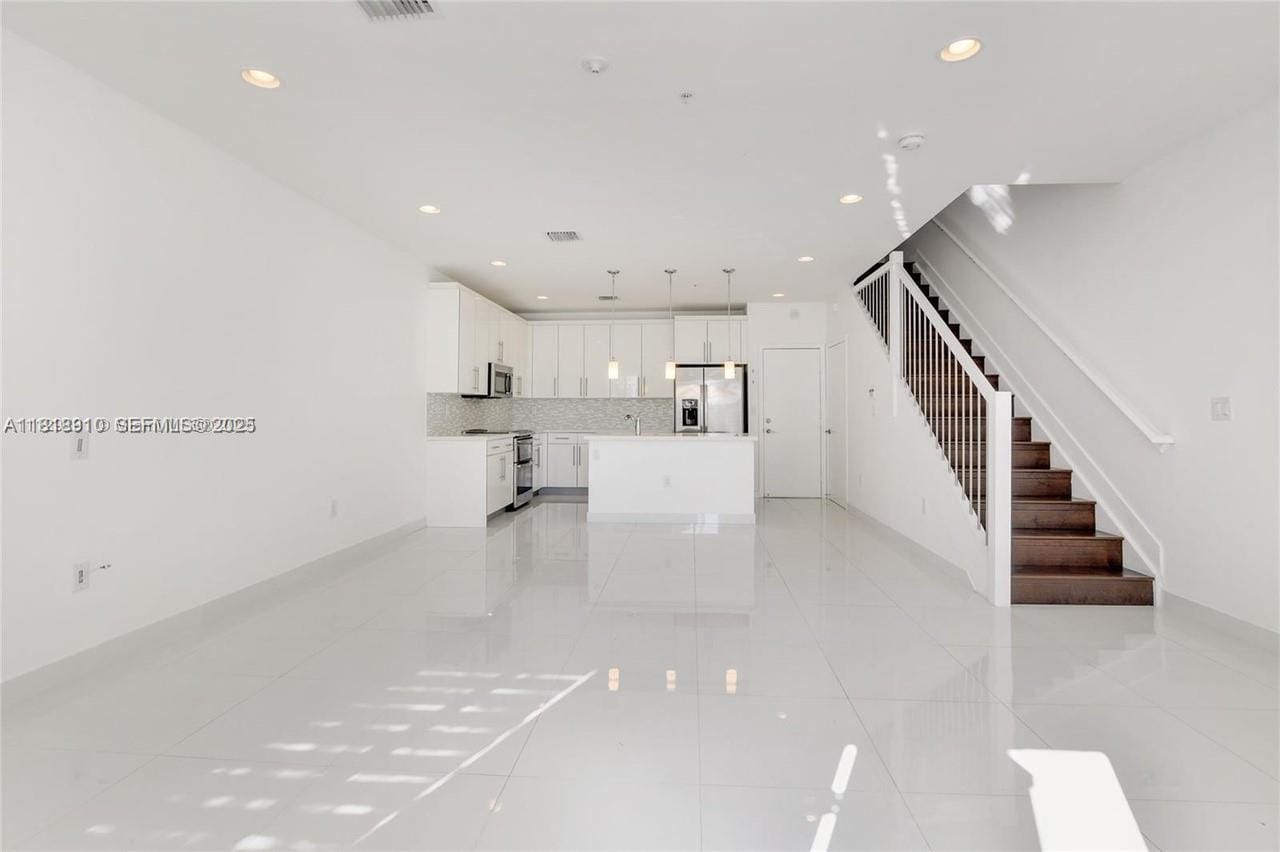 2621 NE 212th Terrace 206, Miami, FL 33180