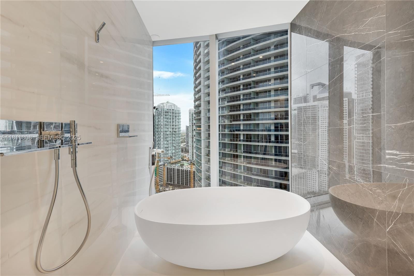 300 Biscayne Blvd Way 2907, Miami, FL 33131 photo 23