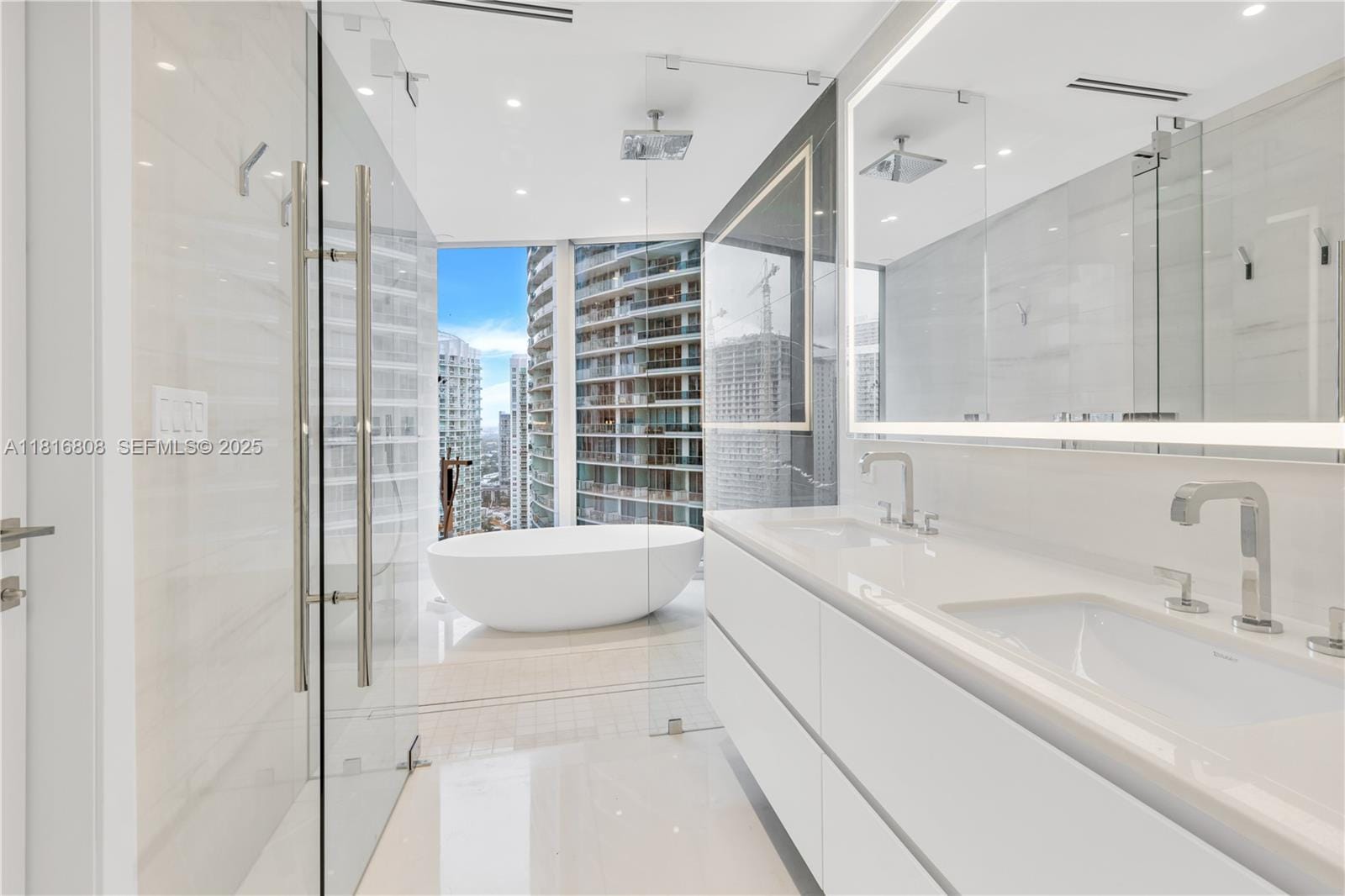 300 Biscayne Blvd Way 2907, Miami, FL 33131 photo 24