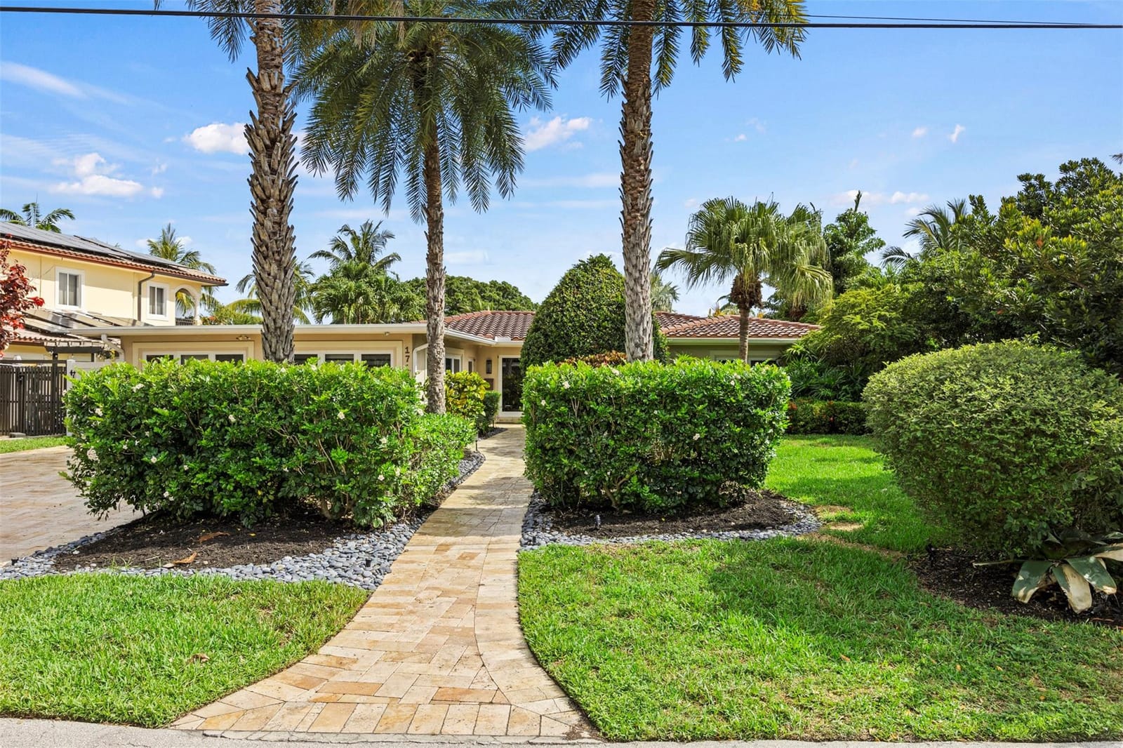 1719 Poinsettia Drive — photo 3