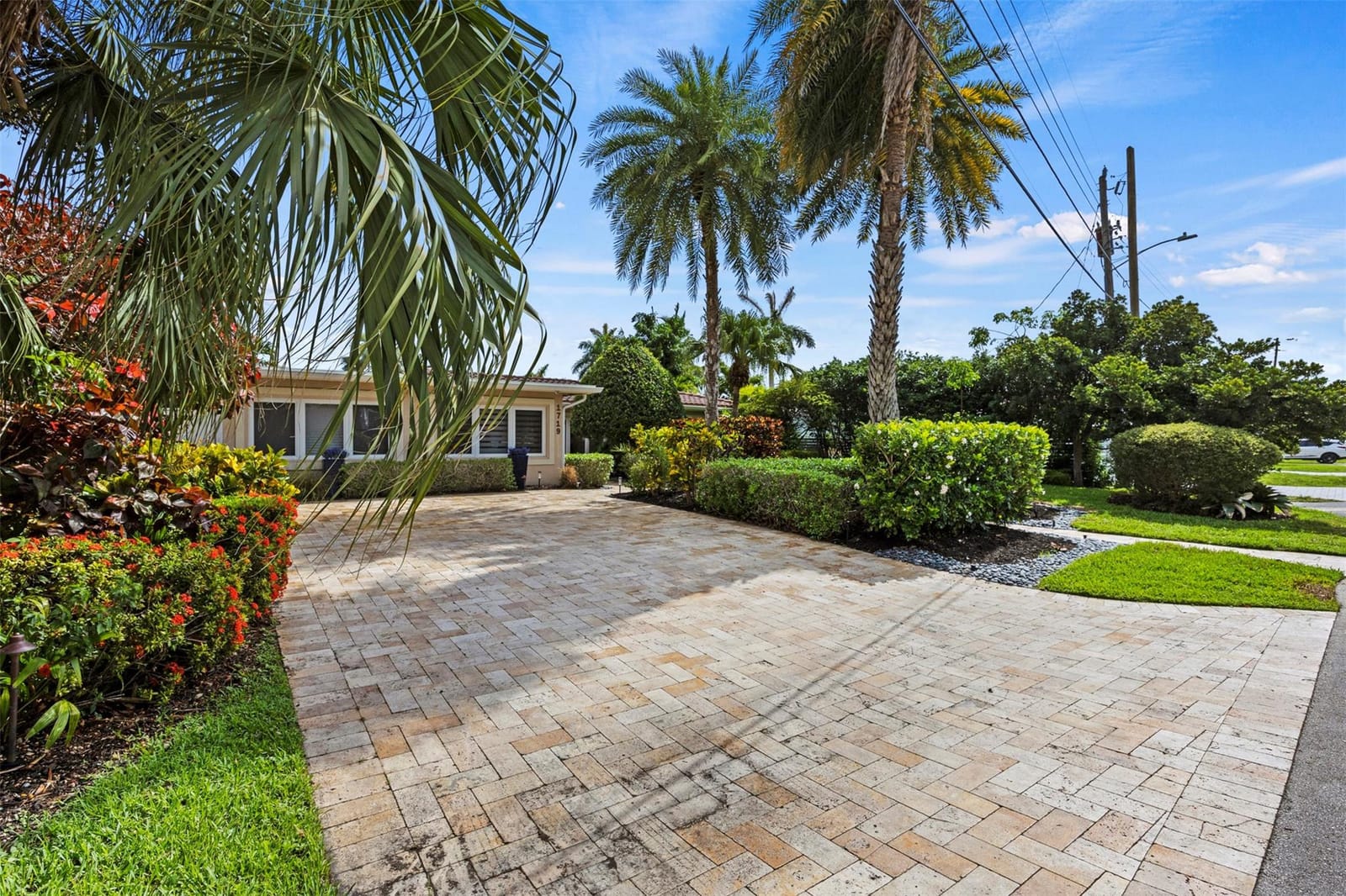 1719 Poinsettia Drive — photo 10