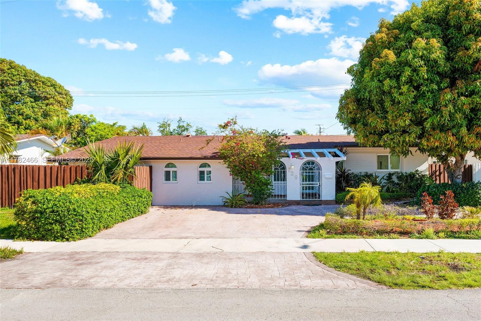 729 W 50th Place, Hialeah, FL 33012