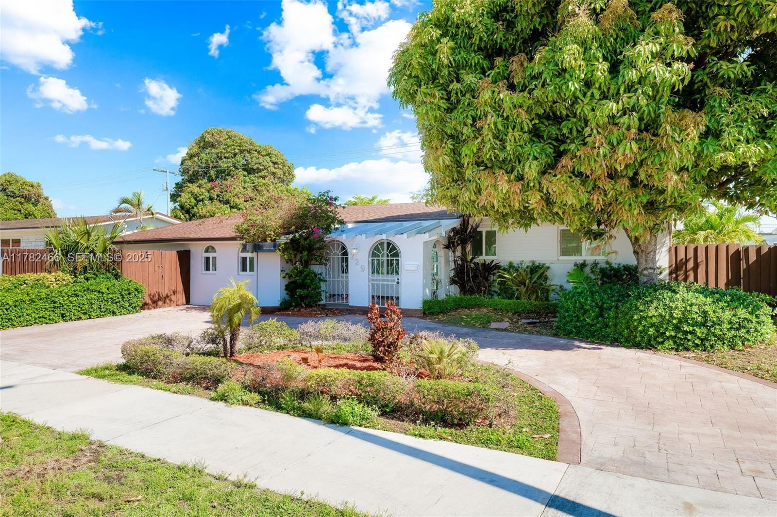 729 W 50th Place, Hialeah, FL 33012 photo 2