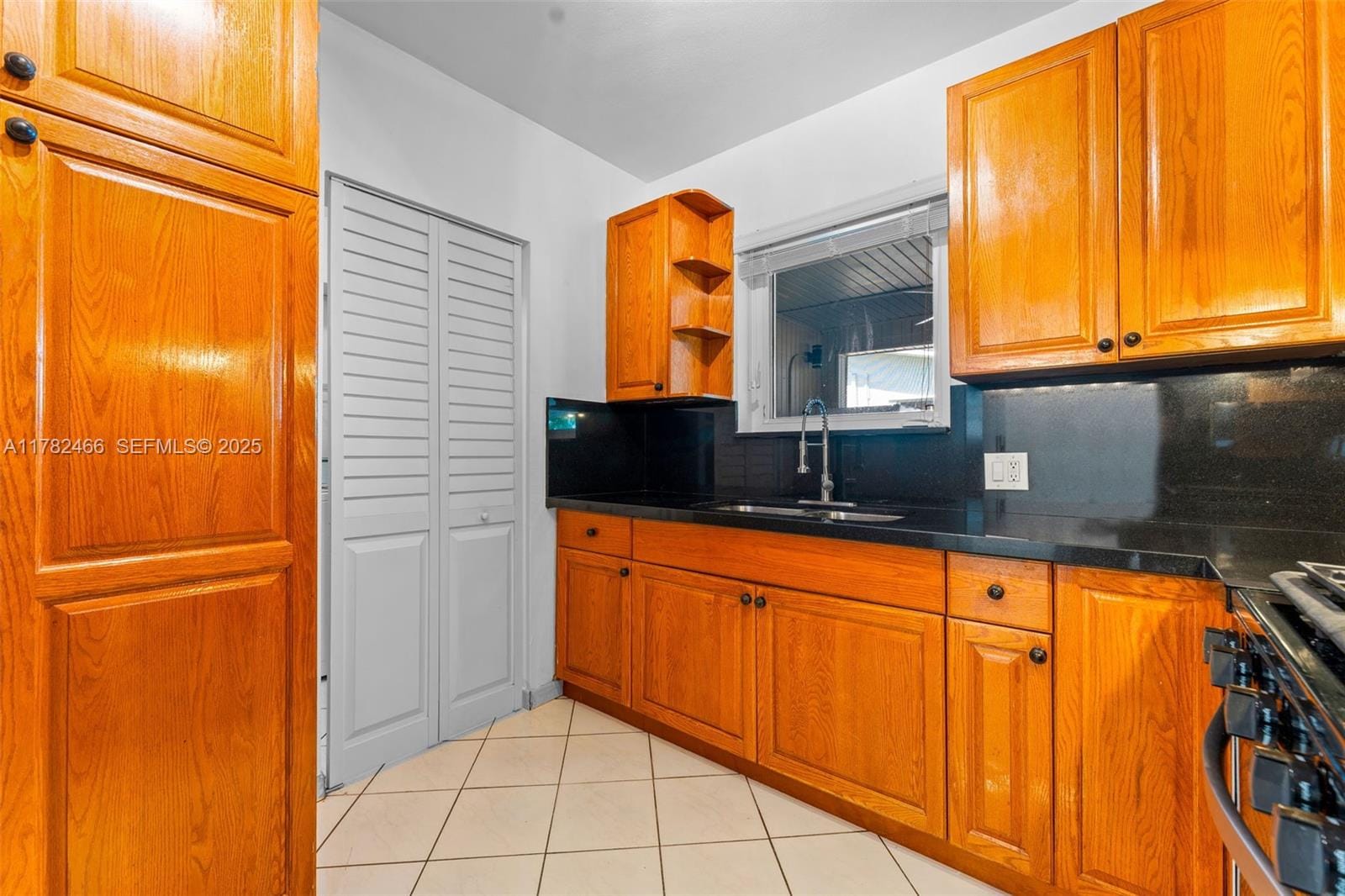 729 W 50th Place, Hialeah, FL 33012 photo 10