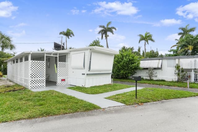 8641 SW 15th Street, sold in Park City Sec One, Davie, FL
