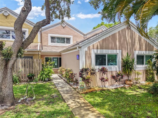 1325 NW 123rd Terrace, Pembroke Pines, FL 33026