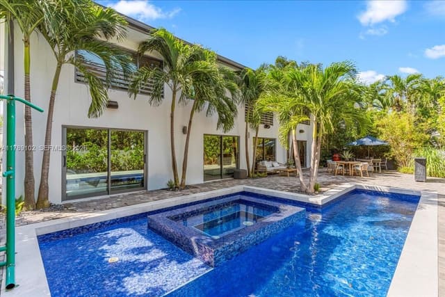 635 Curtiswood Drive, sold in Biscayne Key Estates, Key Biscayne, FL
