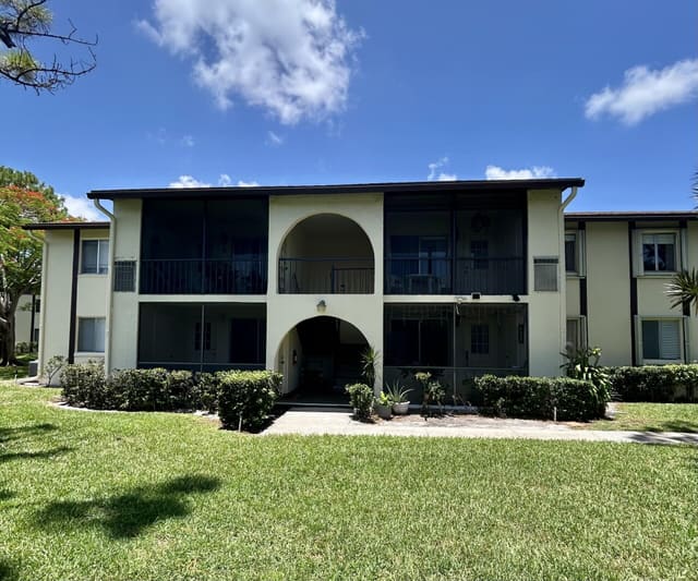 5800 Whispering Pine B2 Way B-2, Greenacres, FL 33463