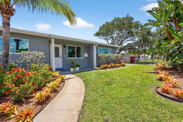 2476 S Florida Mango Road, West Palm Beach, FL 33406