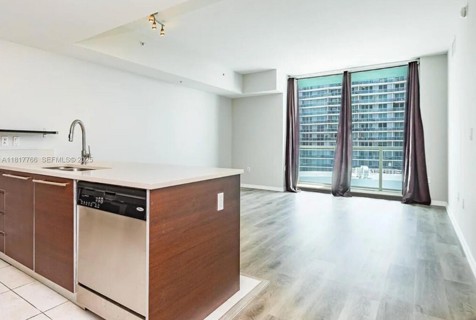 1900 N Bayshore Drive 3909 — photo 2