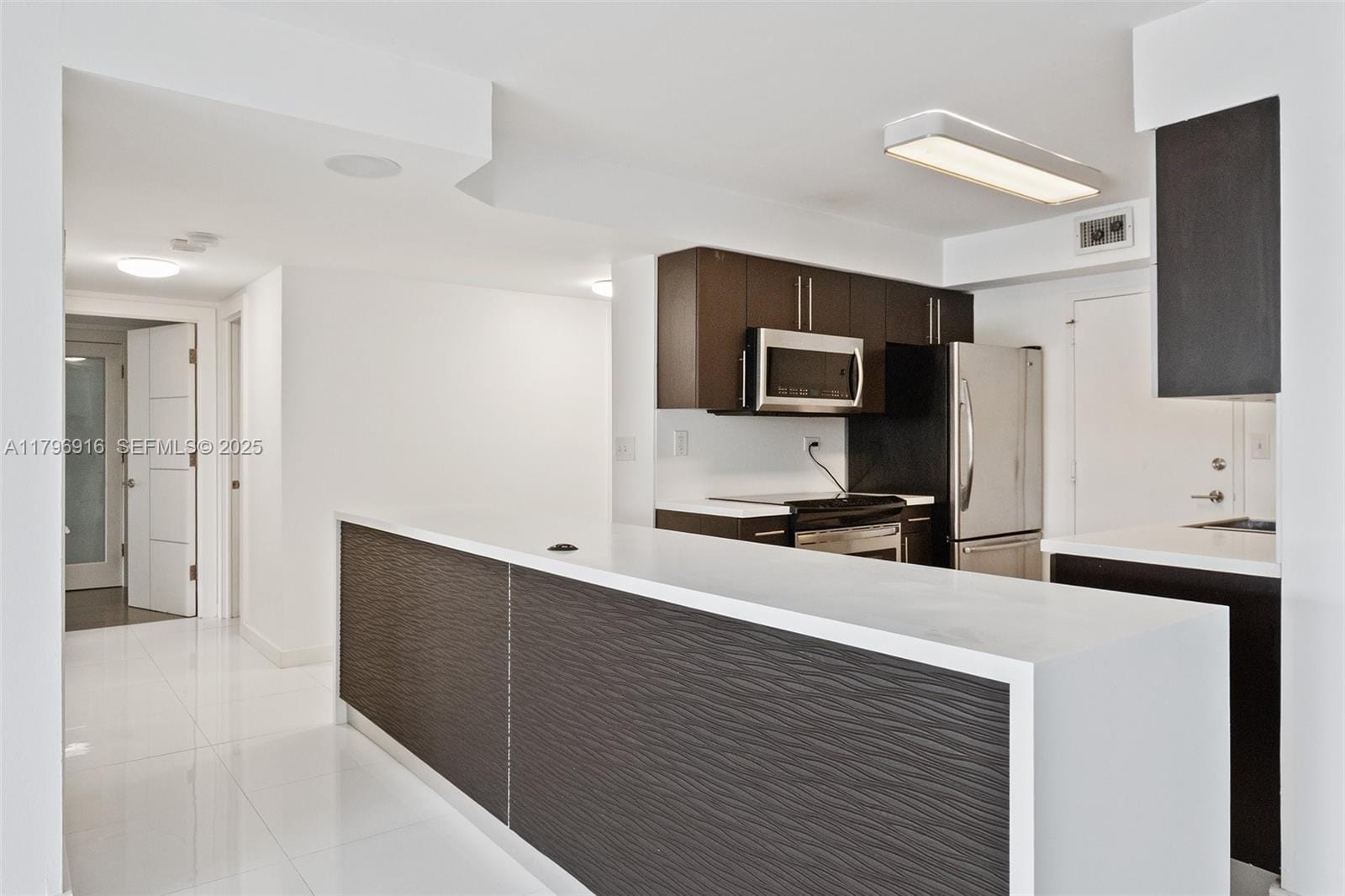 800 NE 195th Street 204, Miami, FL 33179 photo 1