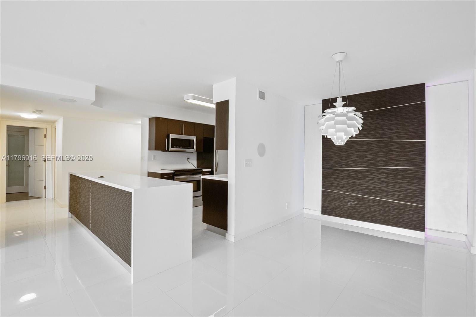 800 NE 195th Street 204, Miami, FL 33179 photo 2
