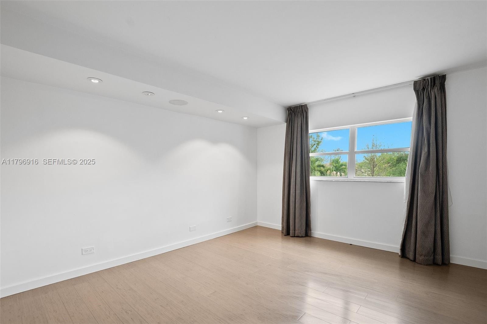 800 NE 195th Street 204, Miami, FL 33179 photo 15
