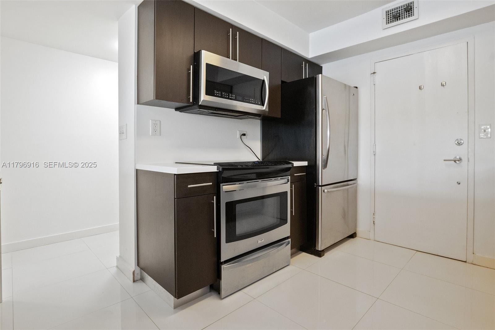 800 NE 195th Street 204, Miami, FL 33179 photo 3