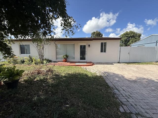 2271 SW 42nd Way, Fort Lauderdale, FL 33317