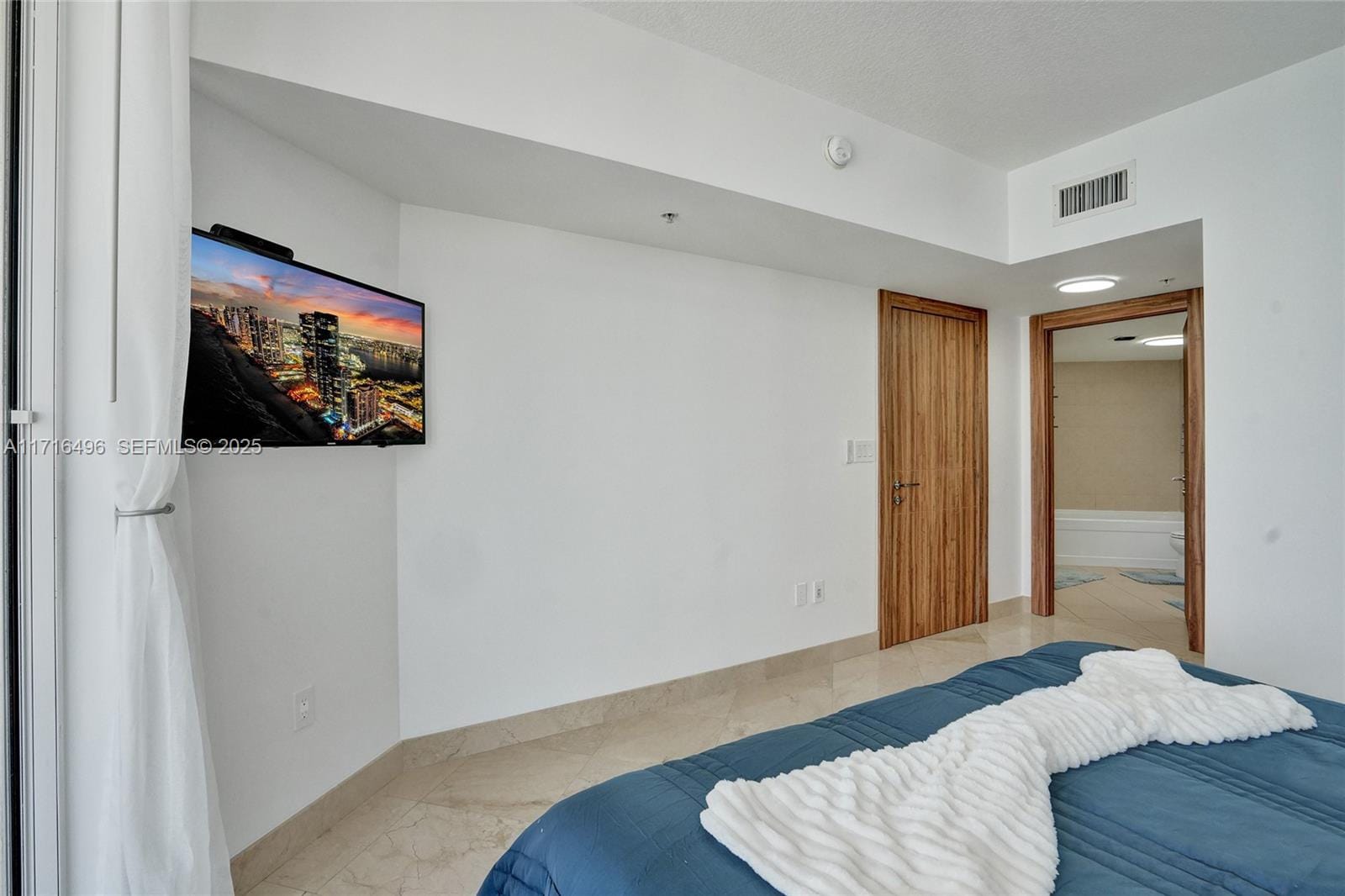 16699 Collins Avenue 2405, Sunny Isles Beach, FL 33160 photo 18