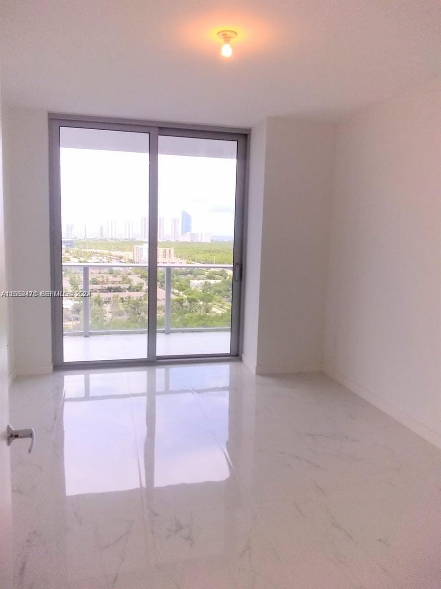 16385 Biscayne Boulevard 2020 — photo 10