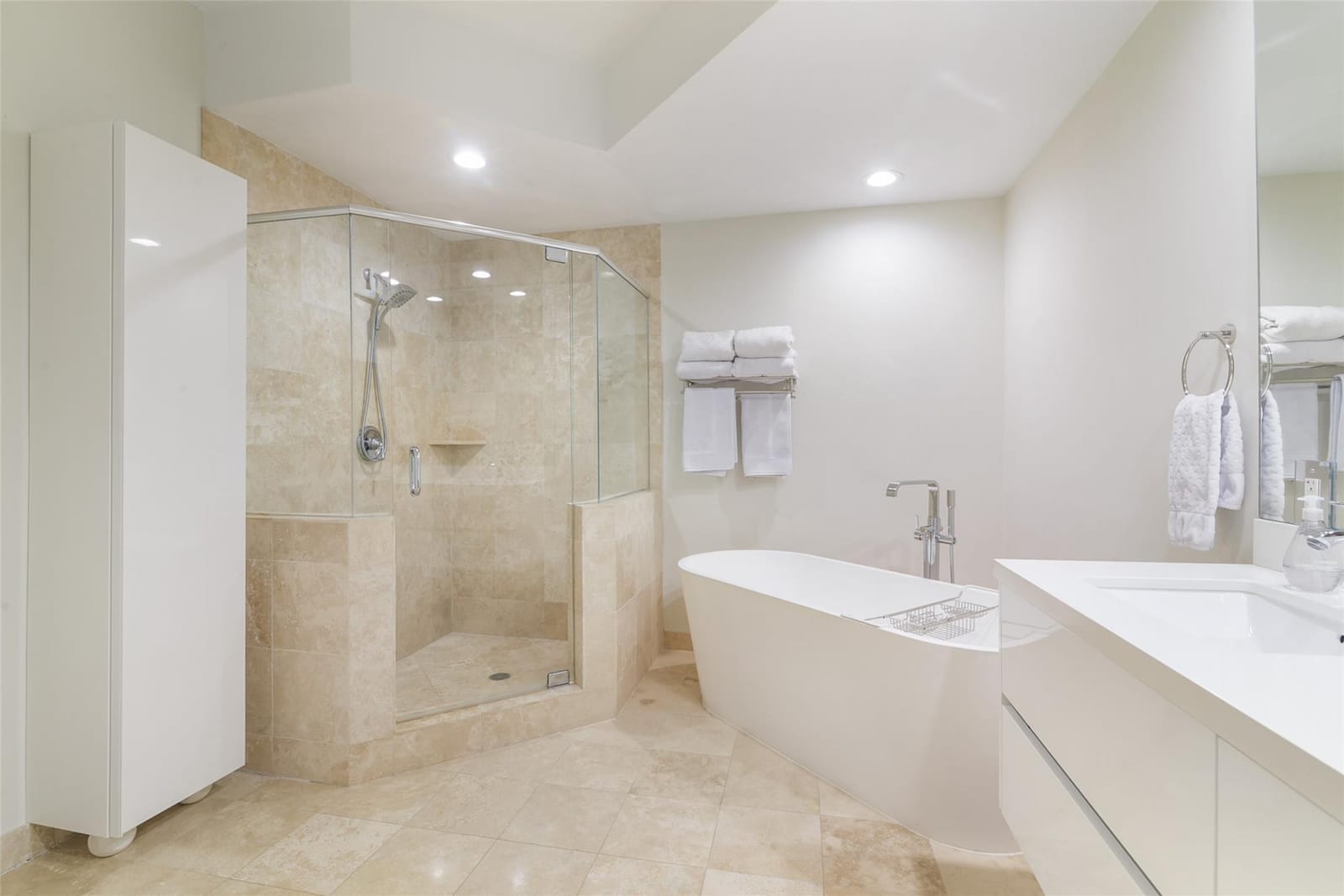 100 S Birch Road 802 — photo 8