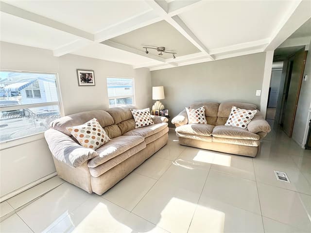 1941 SW 85th Terrace, sold in Park City Sec Two, Davie, FL