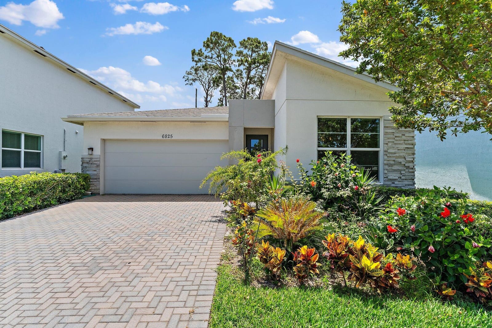 6825 Pointe Of Woods Drive — photo 2