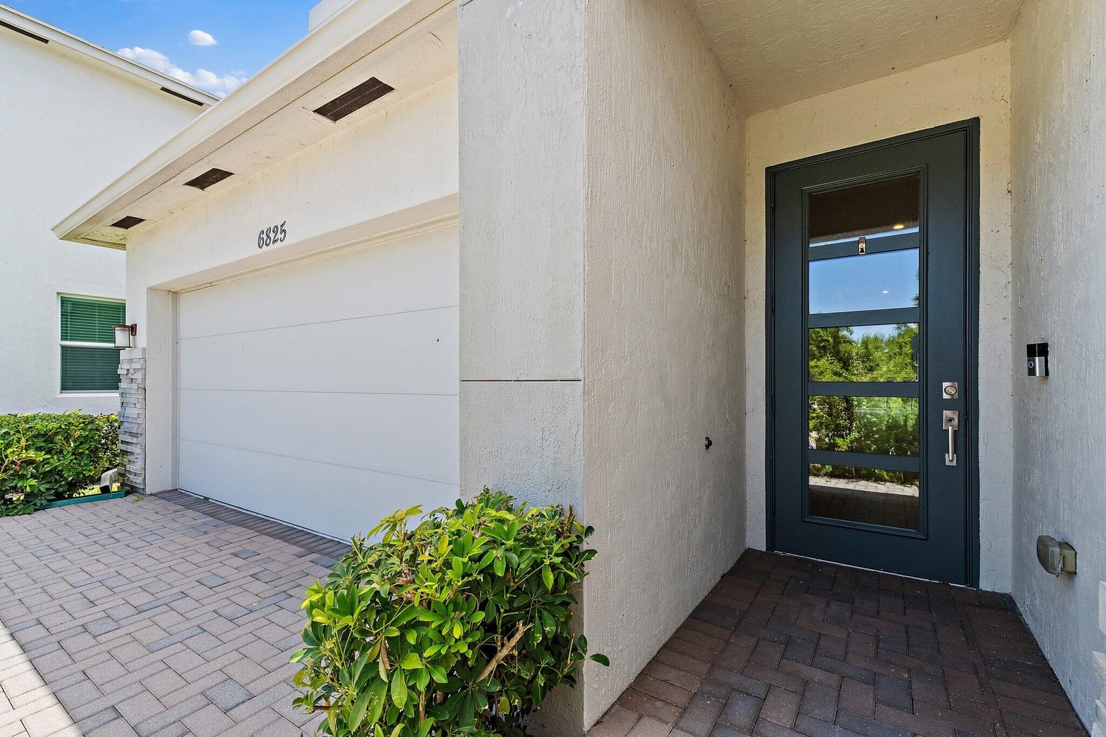 6825 Pointe Of Woods Drive — photo 3