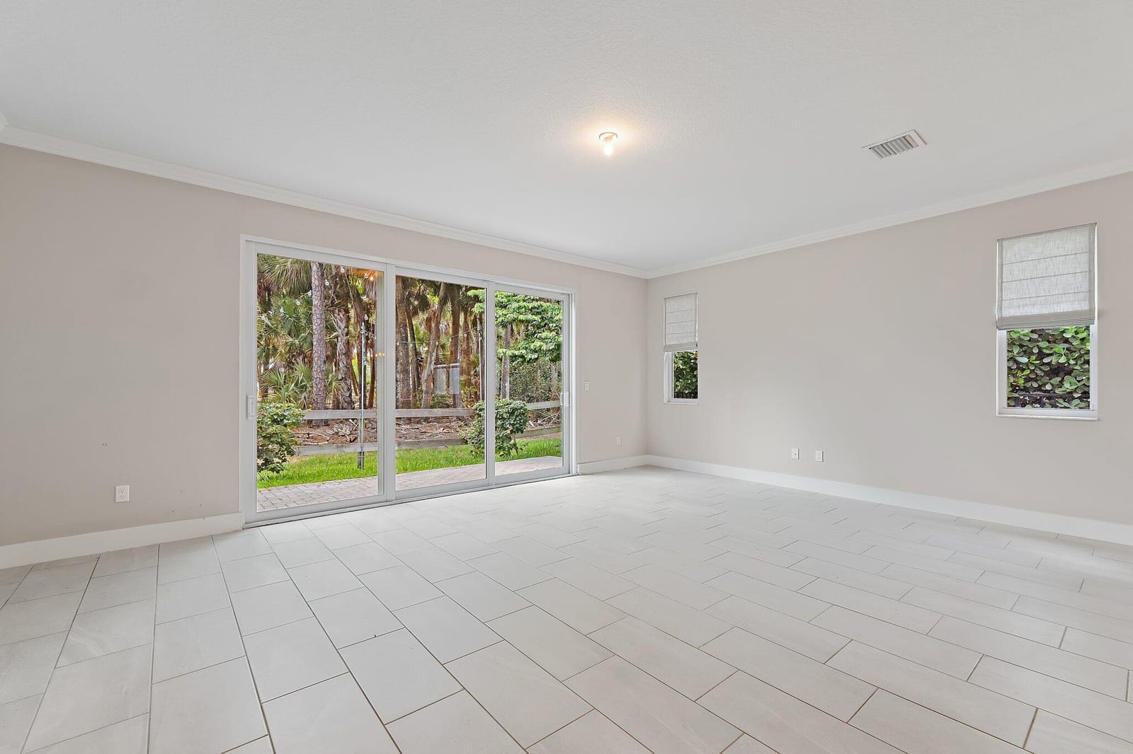 6825 Pointe Of Woods Drive — photo 10