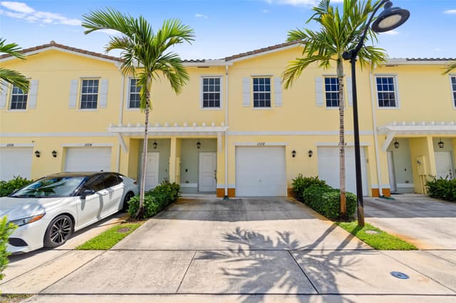 1102 NW 40th Way, sold in Cricket Club, Lauderhill, FL