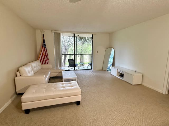 5550 NW 44 Street 212B, Lauderhill, FL 33319