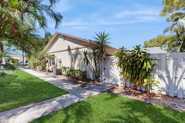 8912 Thumbwood Circle C, sold in Barrwood, Boynton Beach, FL